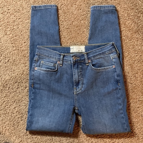 Free People jeans, size 25R, distressed knees. Skinny cut. Good condition. - Picture 4 of 8